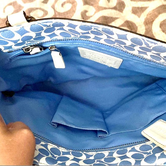 Blue and white Coach bag - Picture 5 of 11